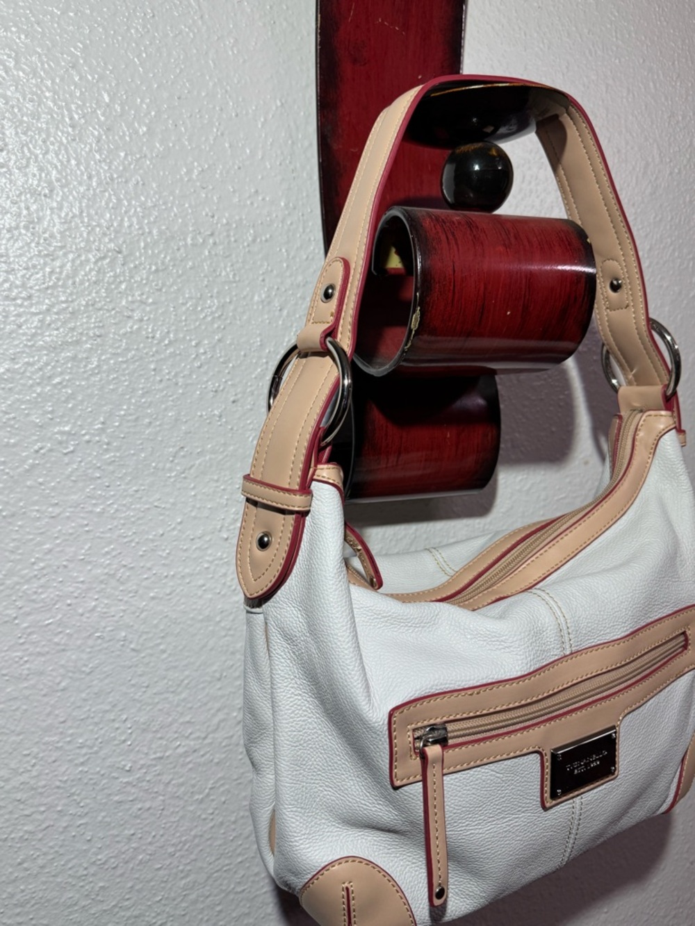 Tignanello White Pebble Leather Shoulder Bag with Tan and red Trim - Picture 7 of 9